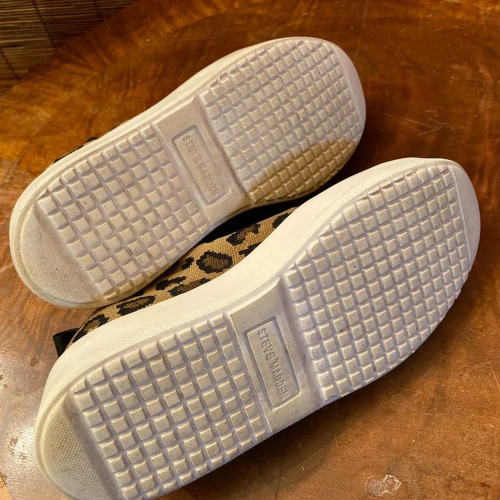 Steve Madden Leopard Lace Up Stretch Comfortable Shoes Size 5 EUC - Picture 5 of 5